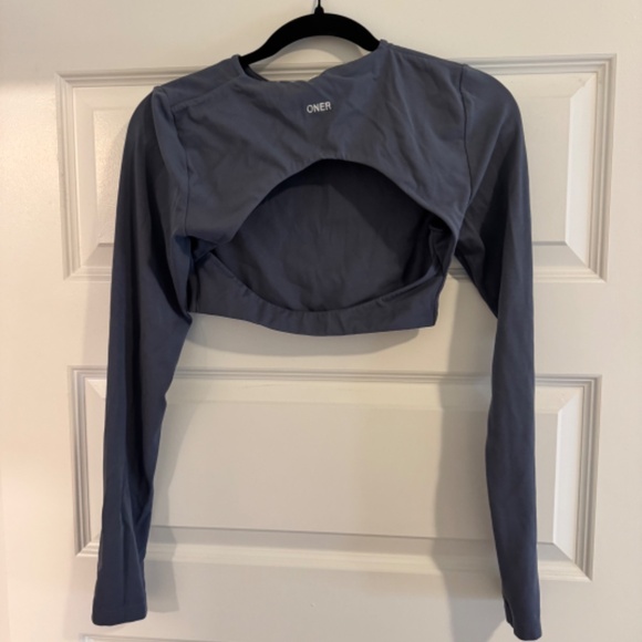 ONER ACTIVE SOFTMOTION™ LONG SLEEVE CROP TOP WITH WHITE LOGO M - Picture 2 of 3